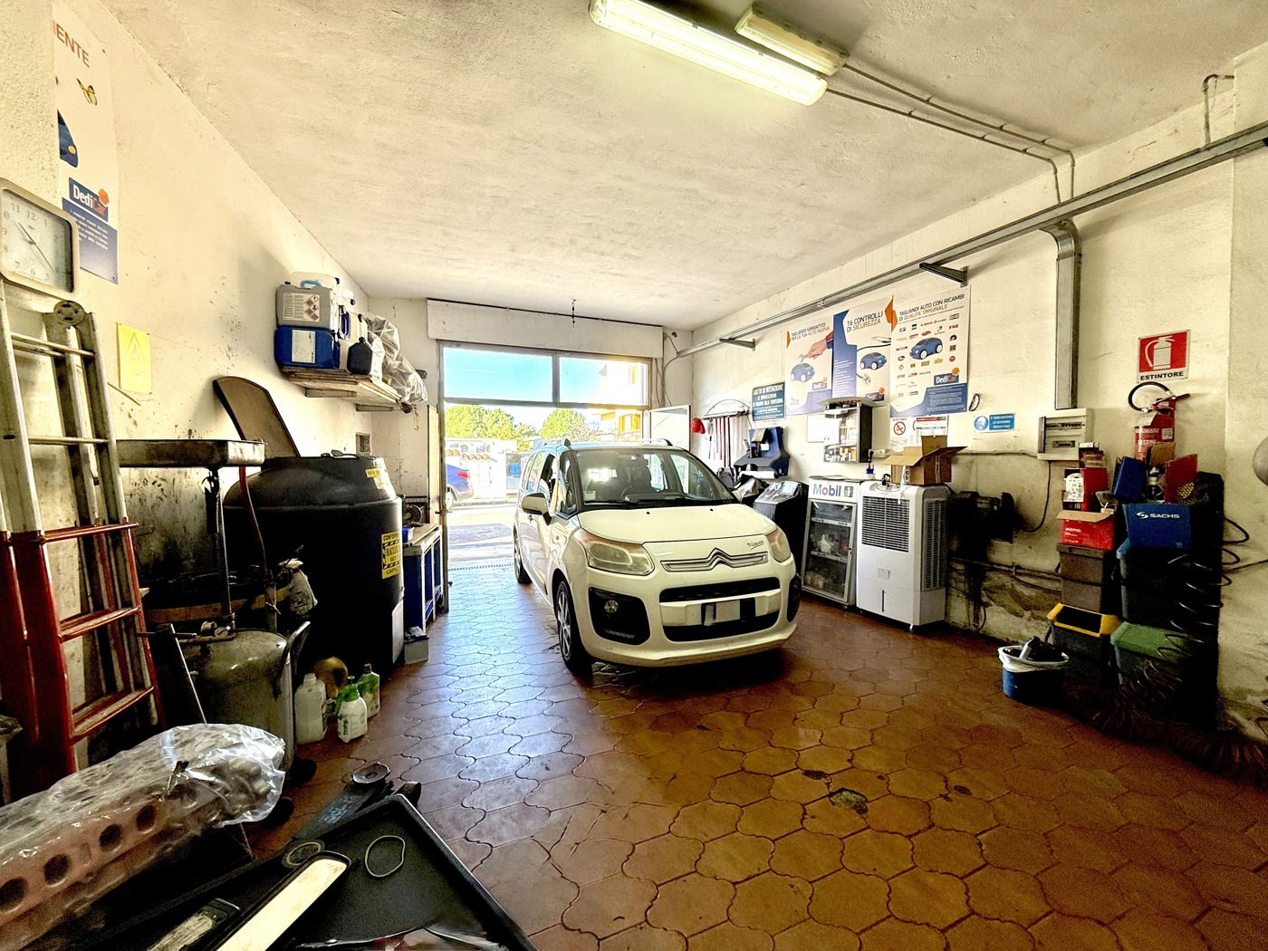 Magazzino in vendita a Olbia