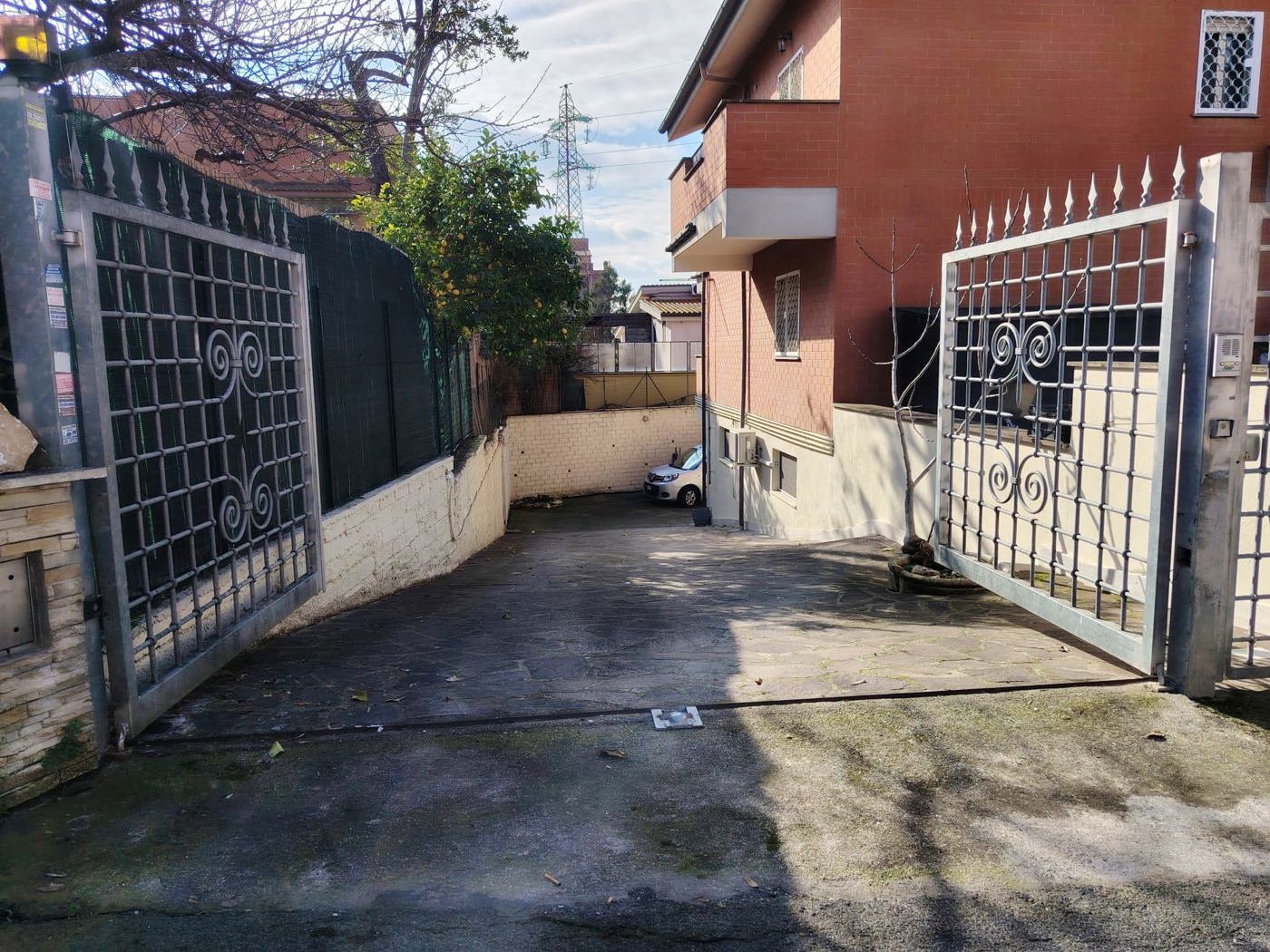 Box/Garage 30mq in vendita a Roma