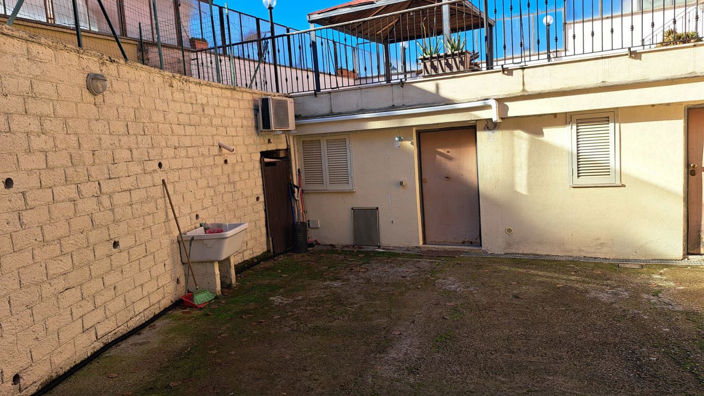 Box/Garage 30mq in vendita a Roma