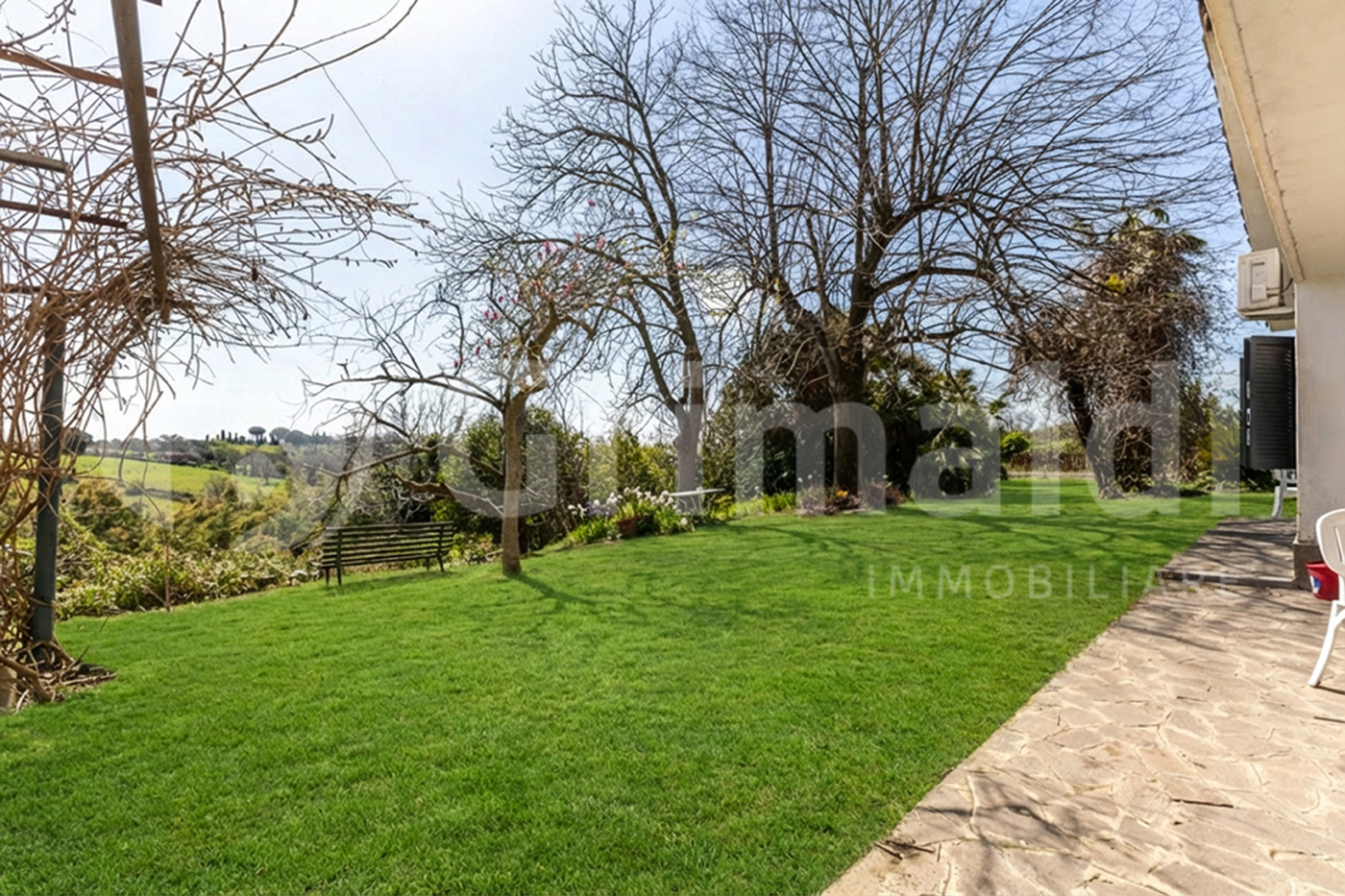 Villa con giardino a Roma