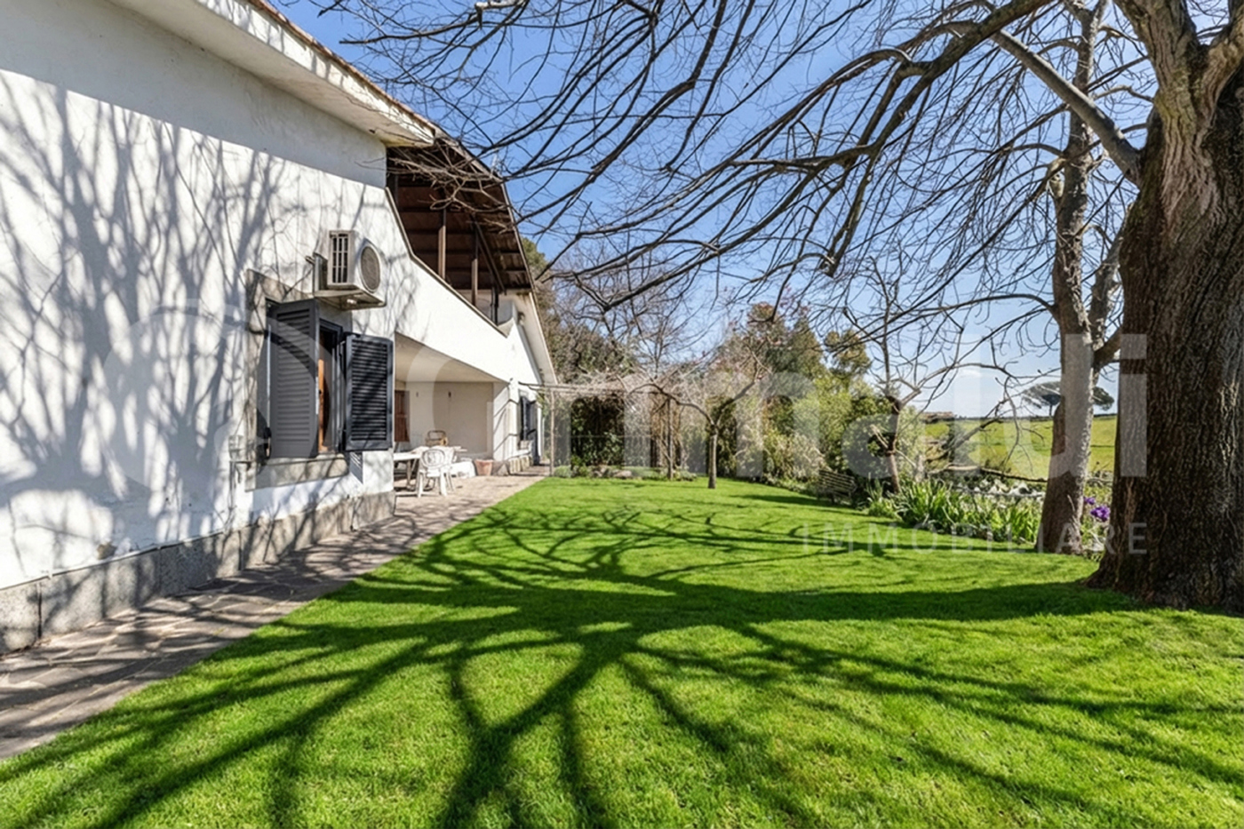 Villa con giardino a Roma