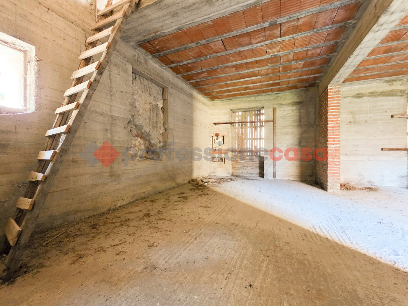 Casa indipendente da ristrutturare a Pace del Mela