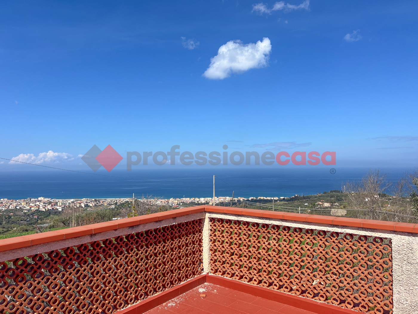 Casa indipendente con giardino a Spadafora