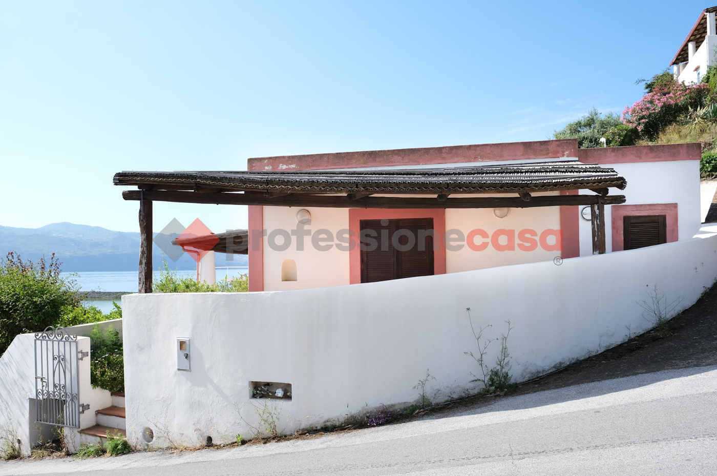 Villa con giardino a Santa Marina Salina
