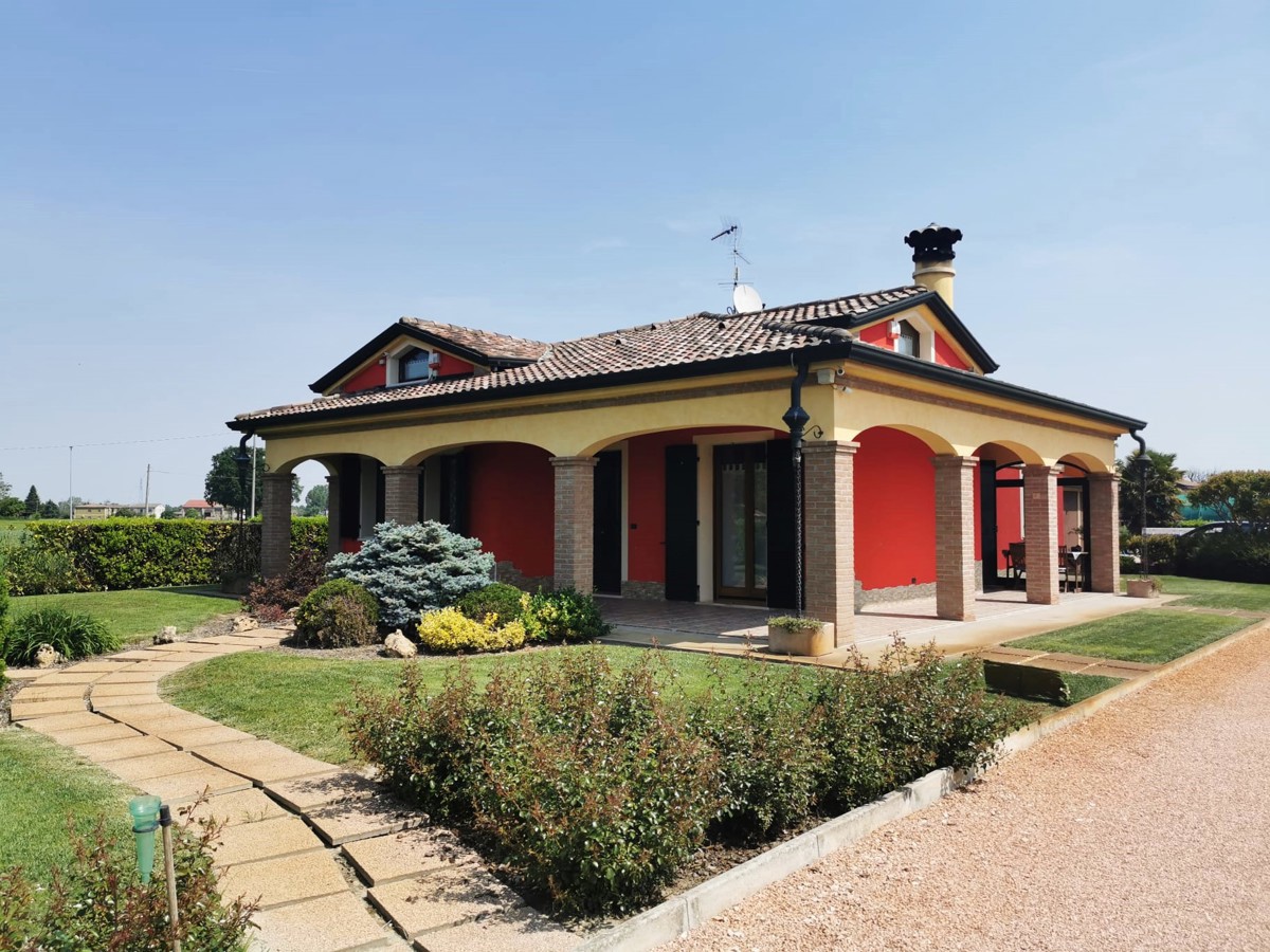 Villa in vendita a Bergantino