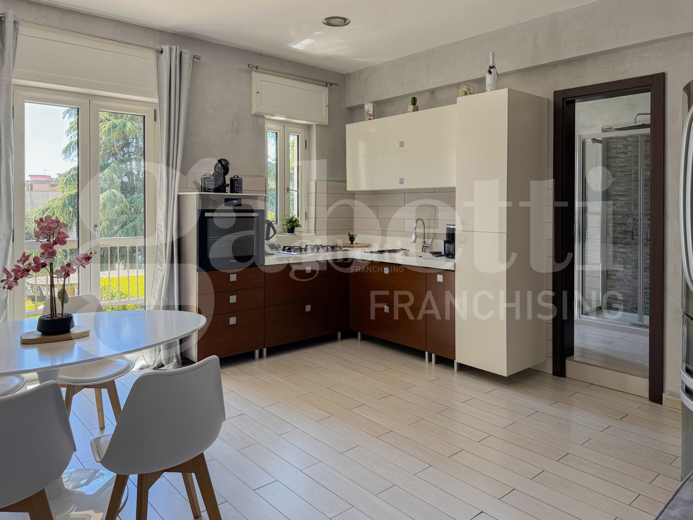 Appartamento con box a Napoli