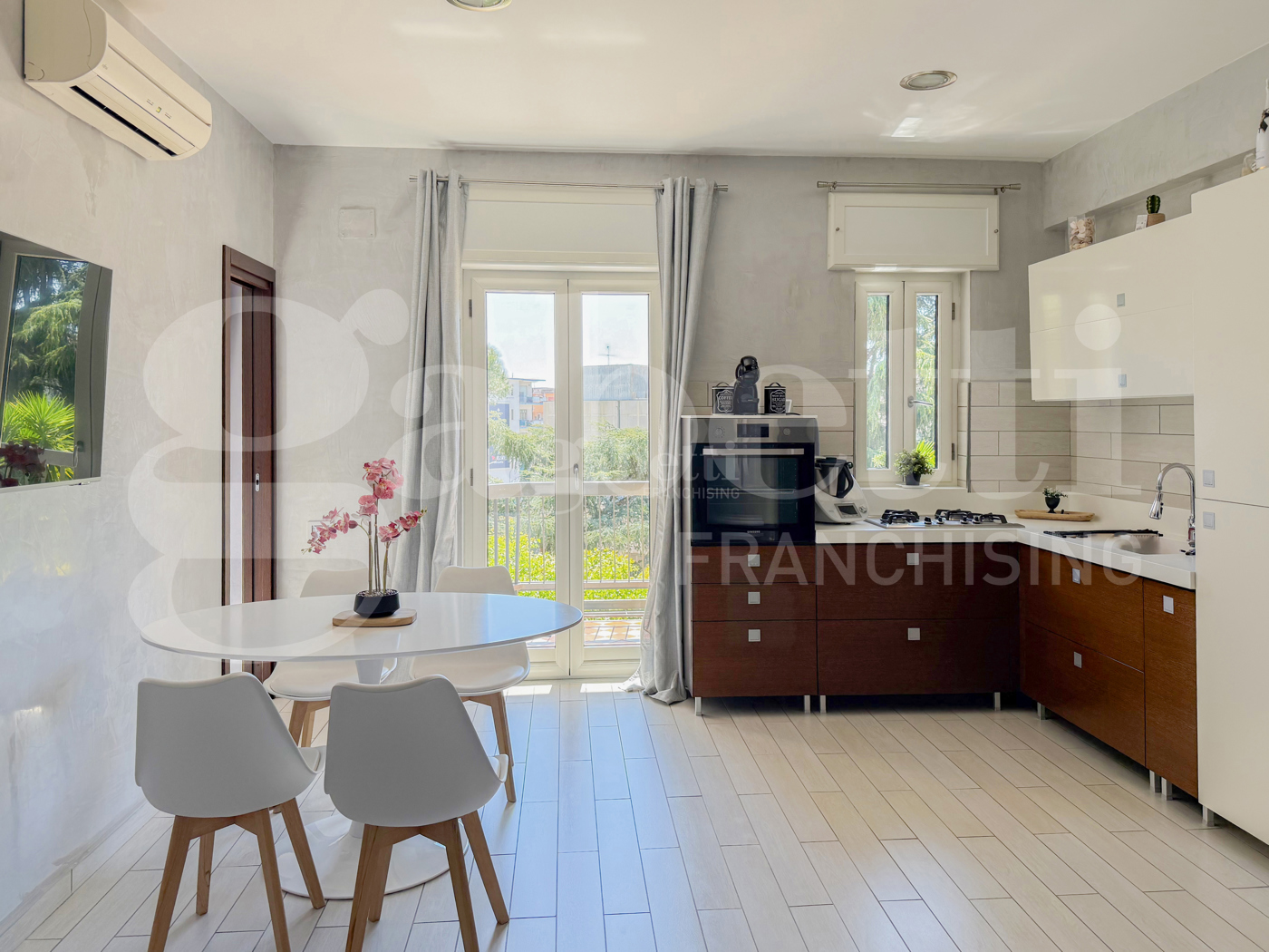 Appartamento con box a Napoli