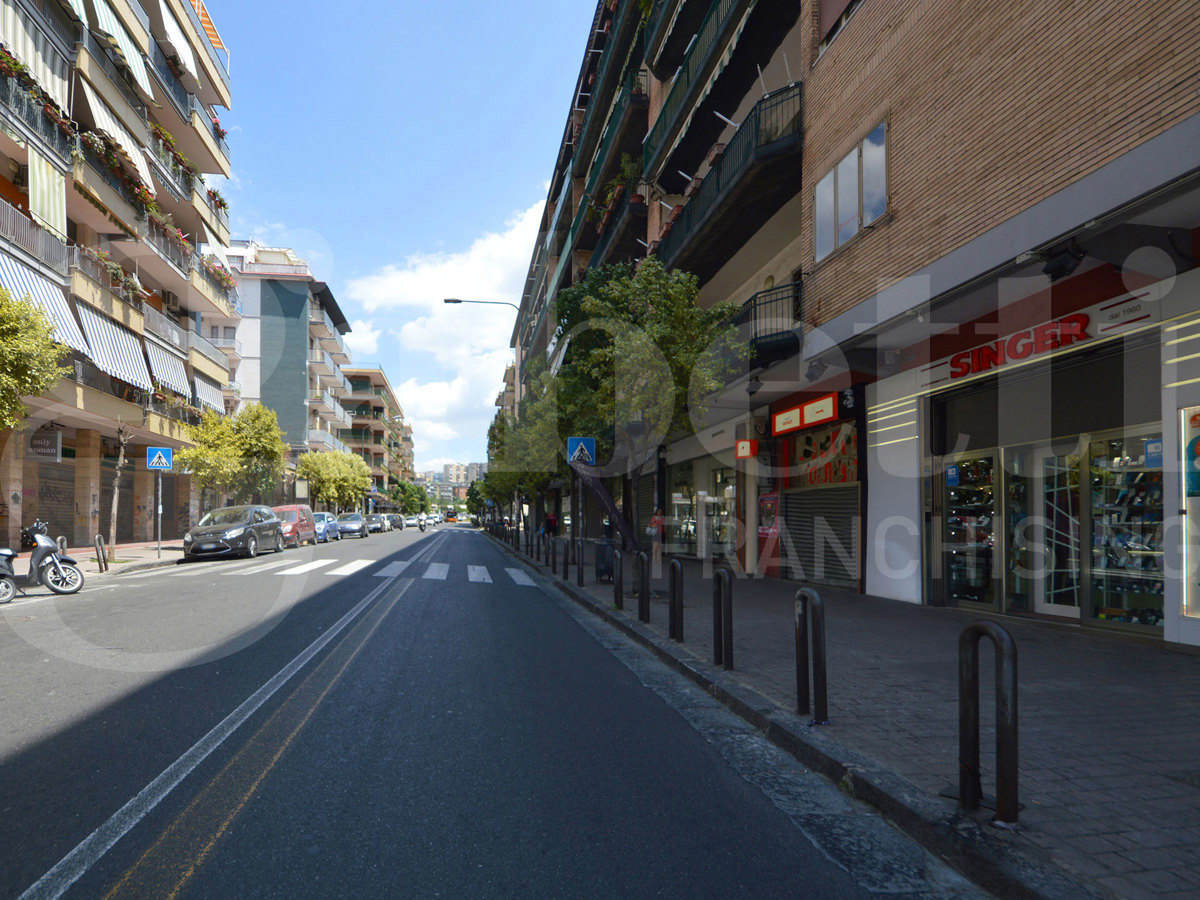 Magazzino in vendita a Napoli