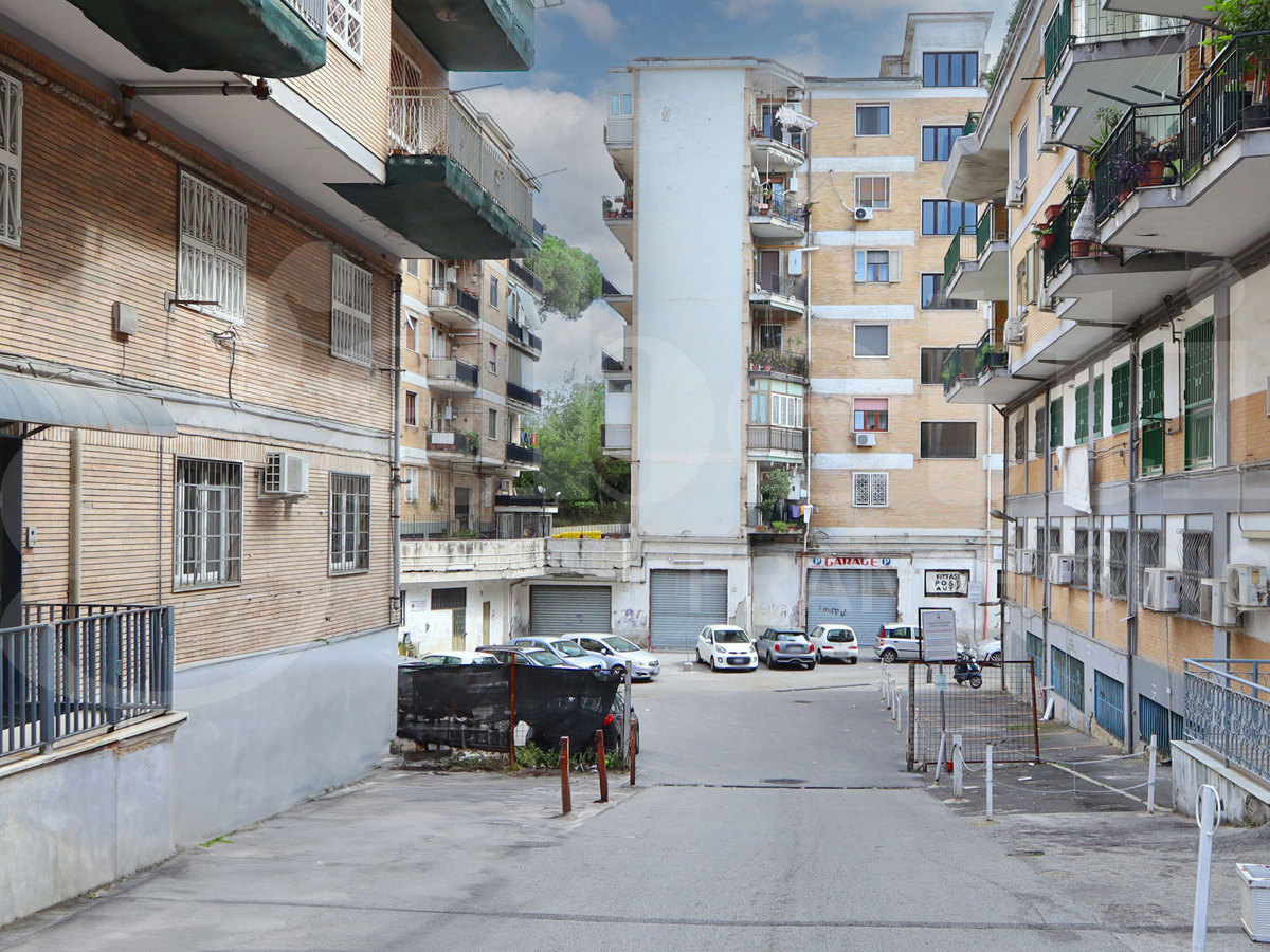 Magazzino in vendita a Napoli