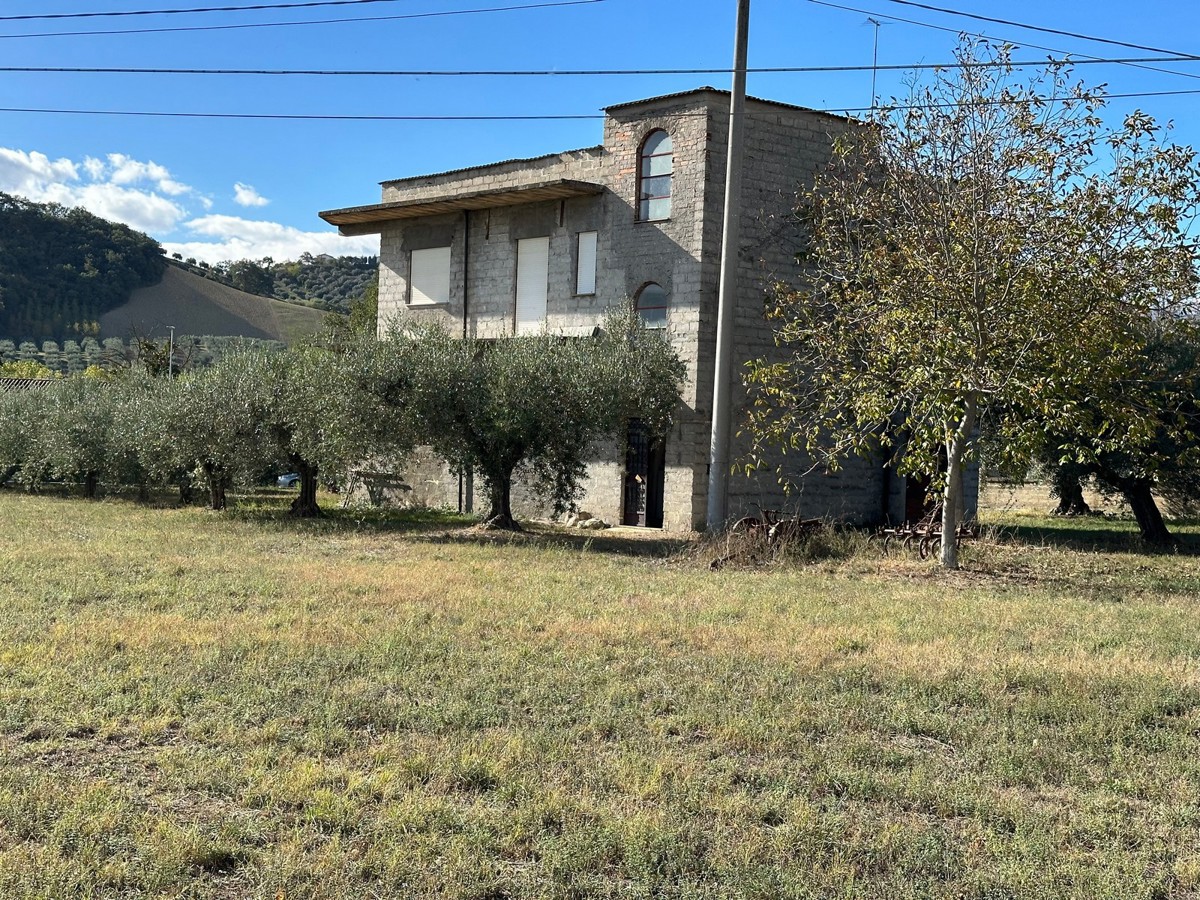 Casa indipendente con giardino a Elice