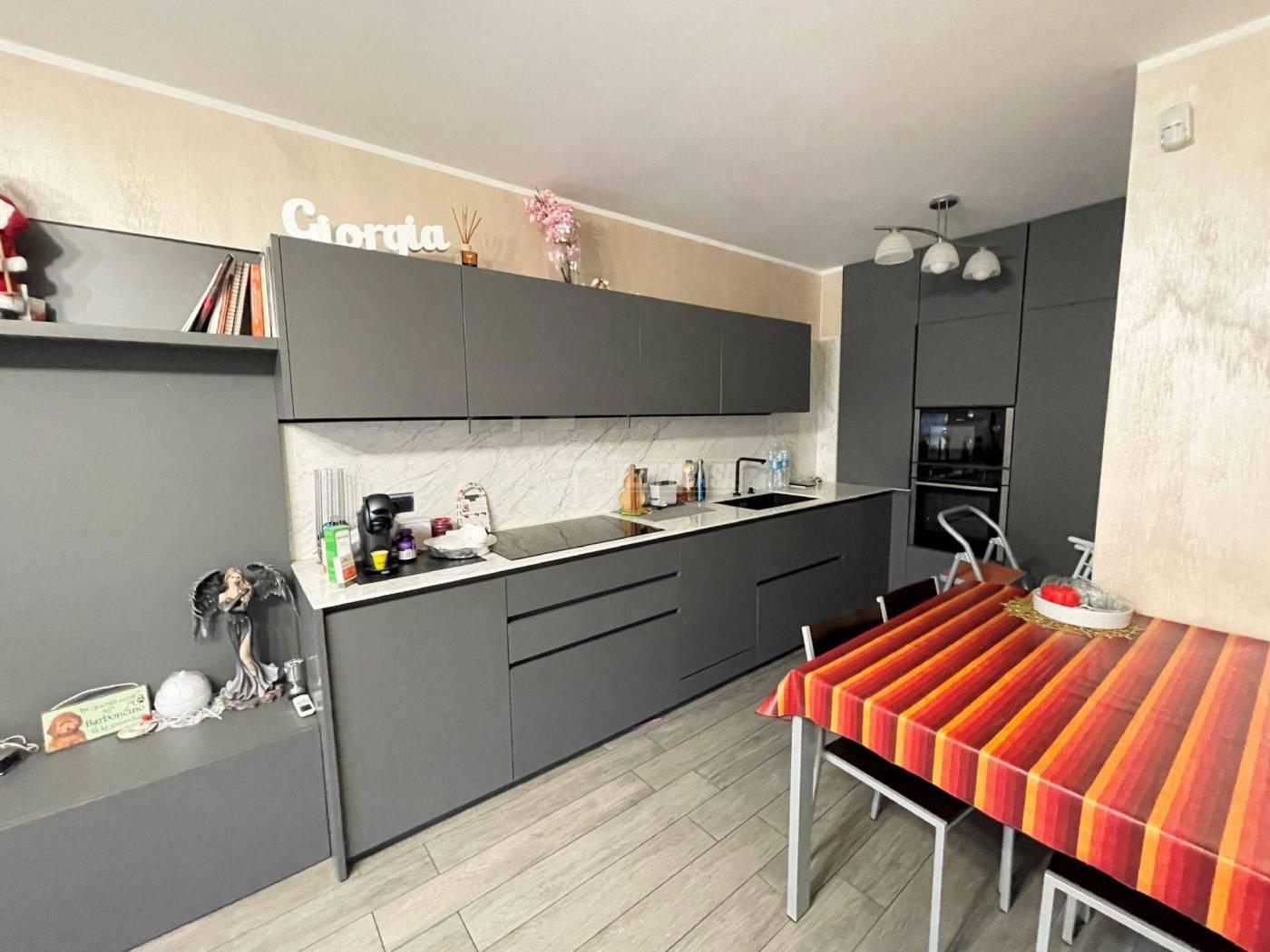 casa indipendente in vendita a Rivoli in zona Tetti Neirotti