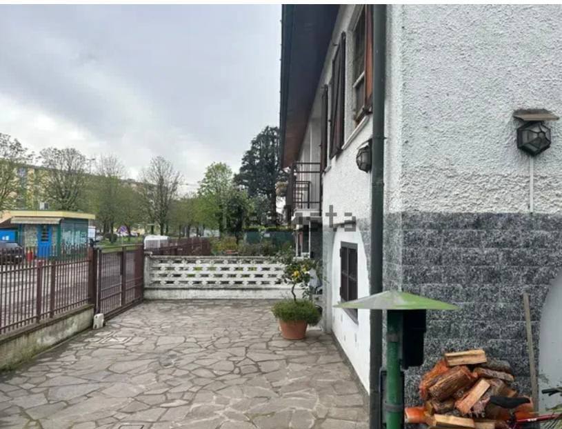 Villa Bifamiliare con giardino a San Giuliano Milanese