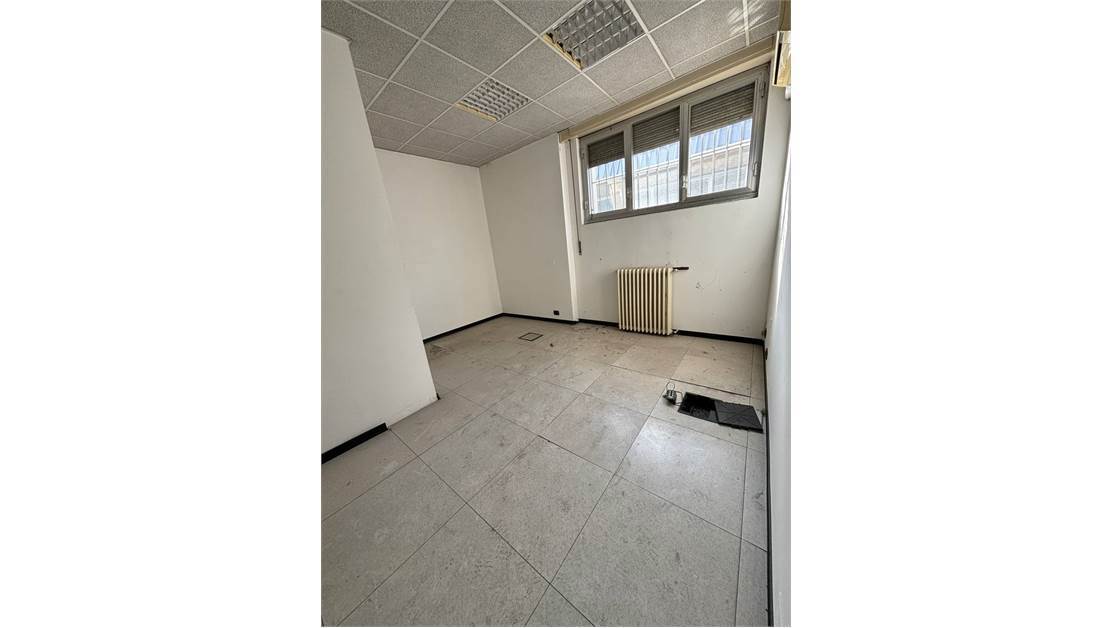 Ufficio con box doppio a Cinisello Balsamo