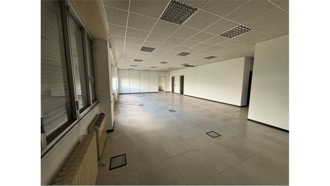 Ufficio con box doppio a Cinisello Balsamo