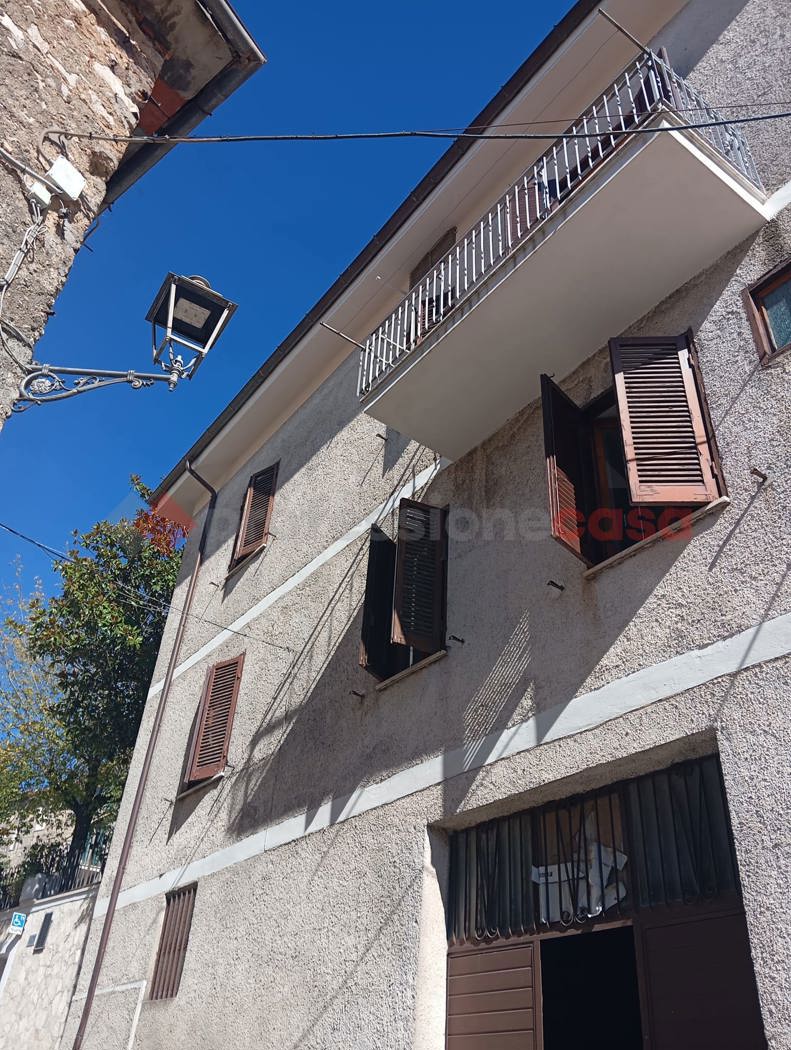 Casa indipendente in vendita a Marano Equo