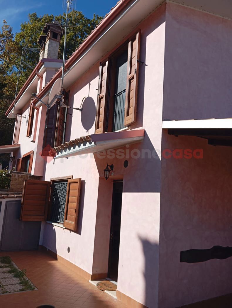 Villa con giardino a Rocca di Botte