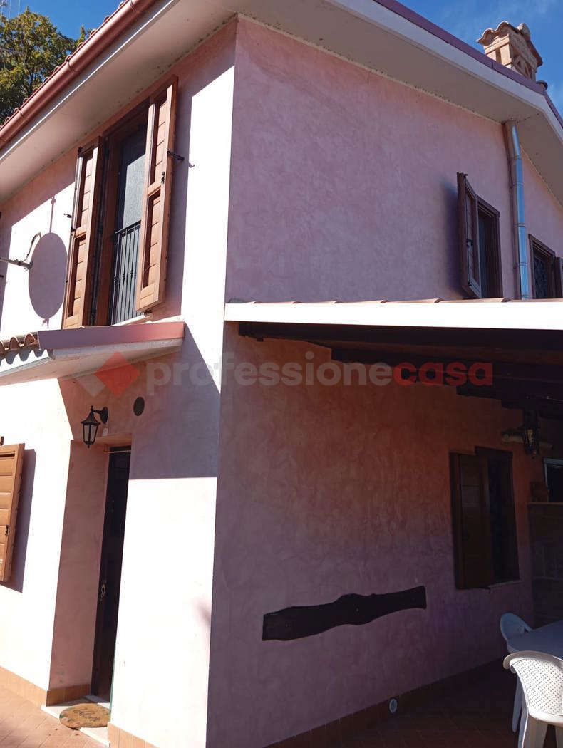 Villa con giardino a Rocca di Botte