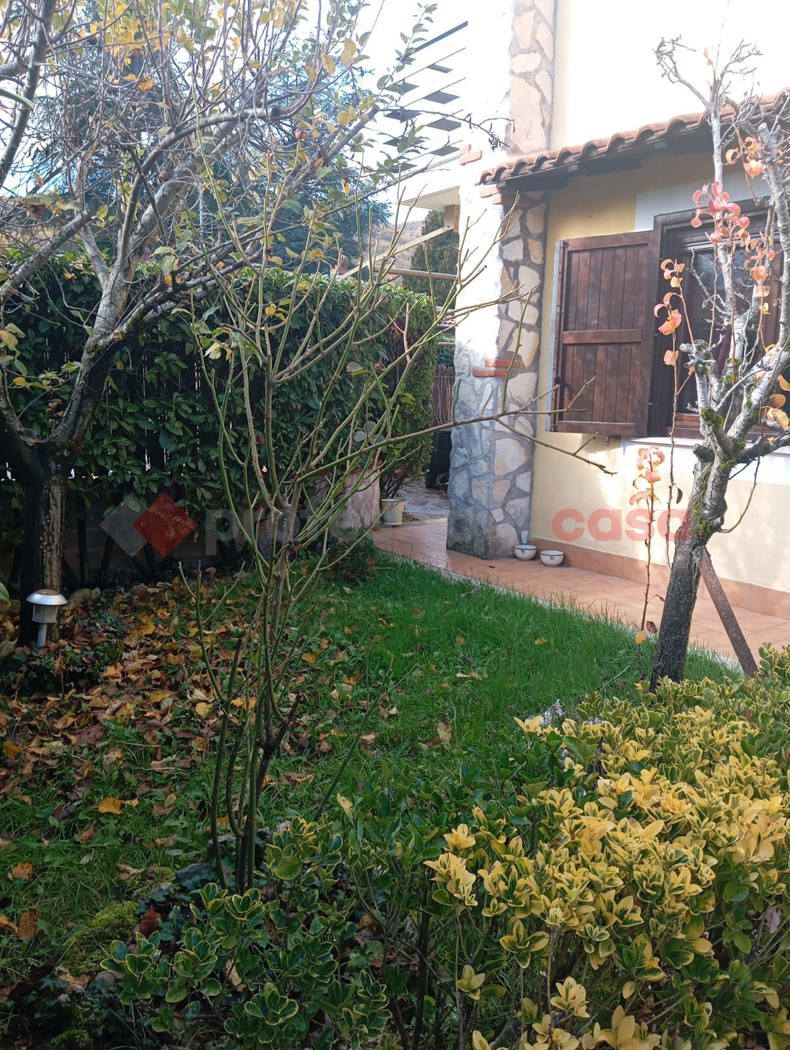 Villa con giardino a Rocca di Botte