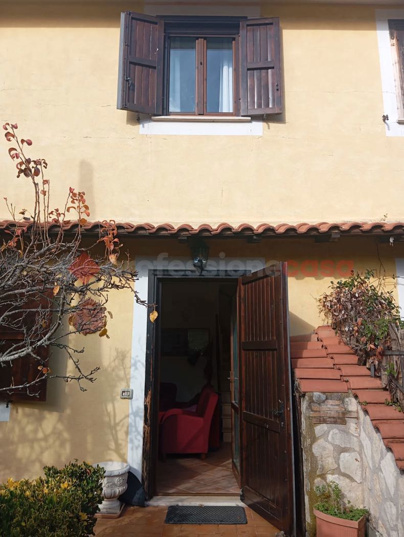 Villa con giardino a Rocca di Botte