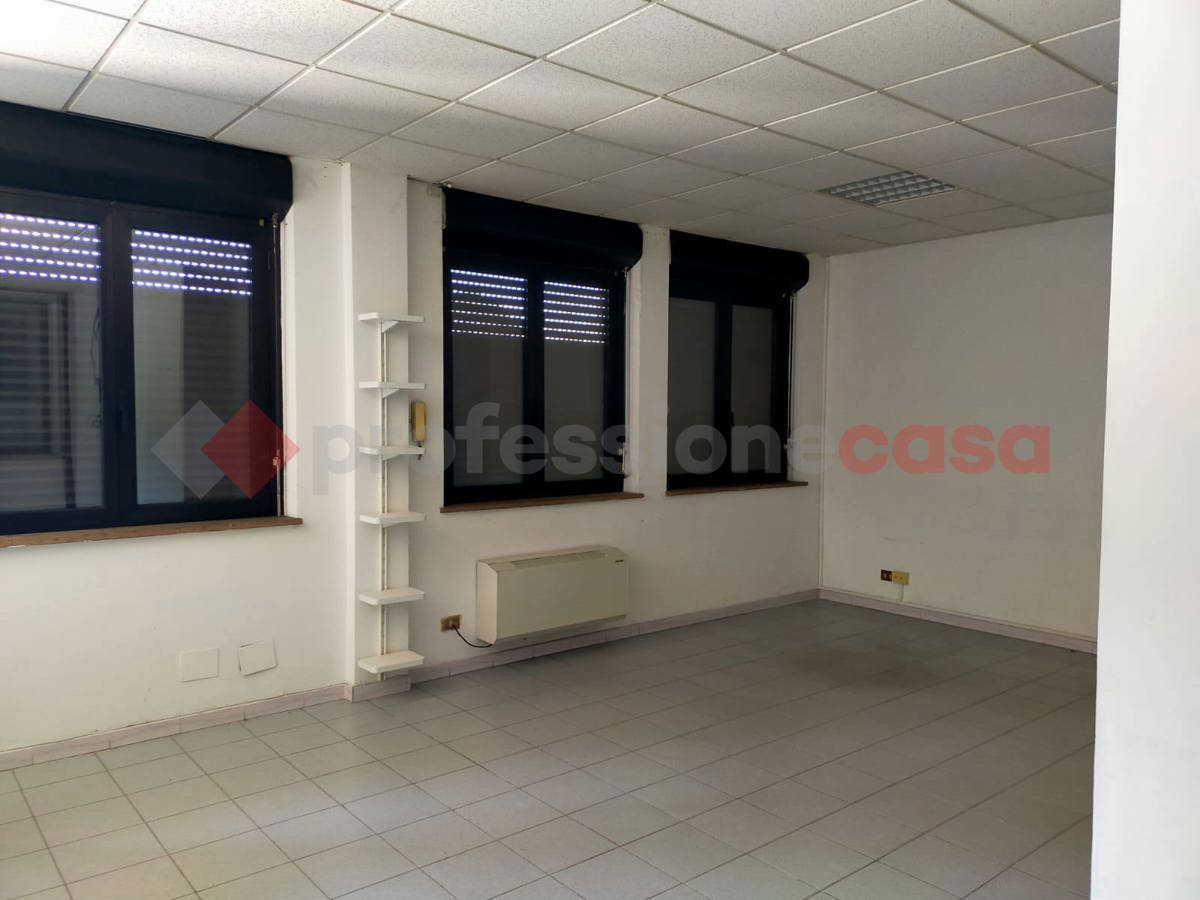 Ufficio con box doppio a Carsoli