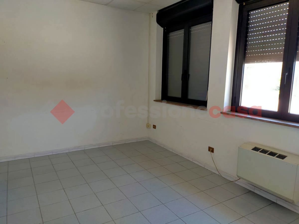 Ufficio con box doppio a Carsoli