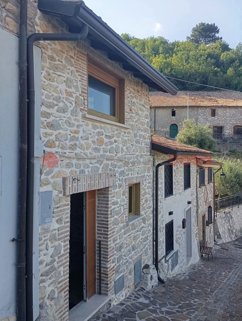 Casa indipendente in vendita a Vallinfreda