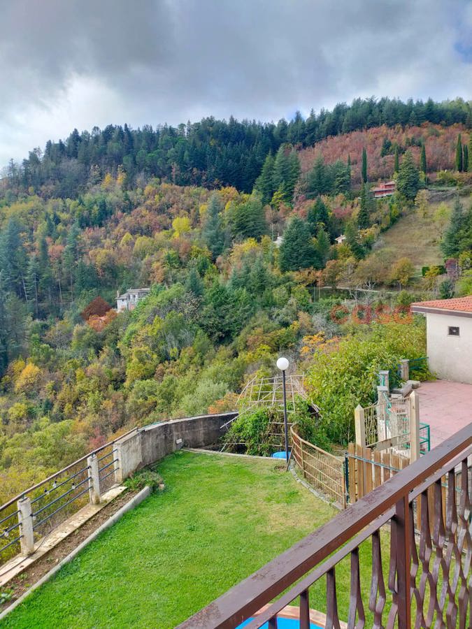 Casa indipendente con giardino a Vallinfreda