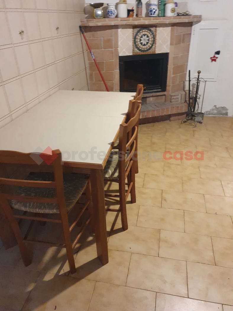 Casa indipendente arredata in affitto a Carsoli