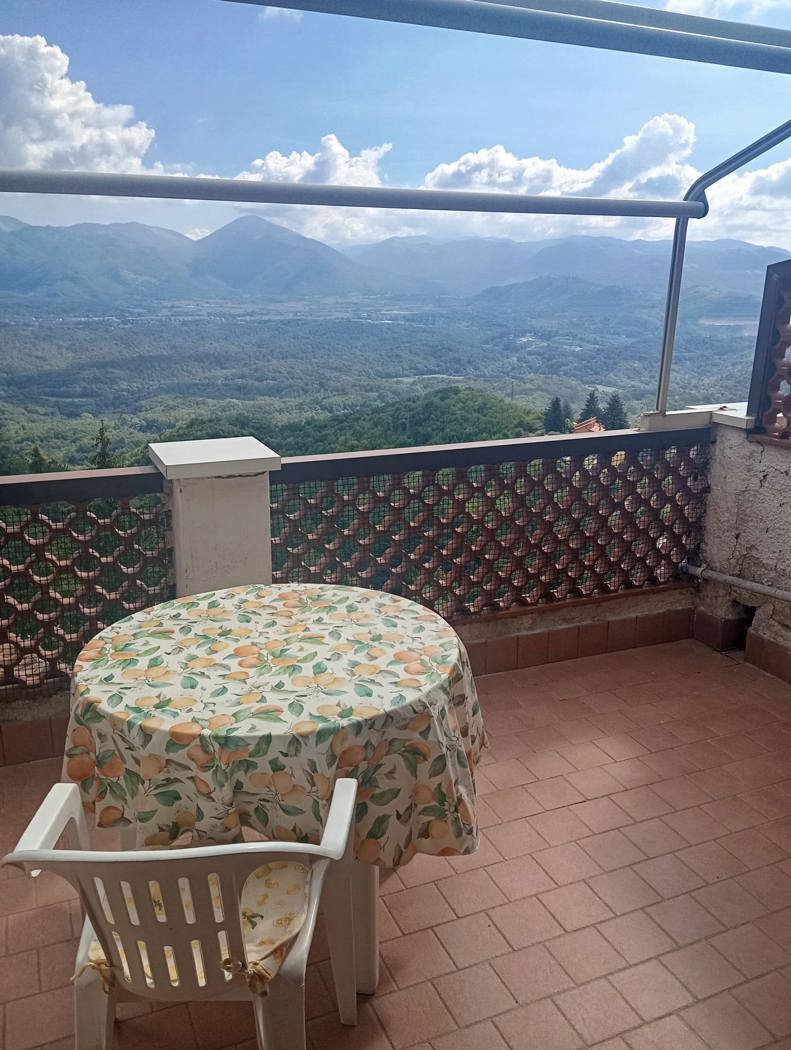 Casa indipendente in vendita a Vallinfreda