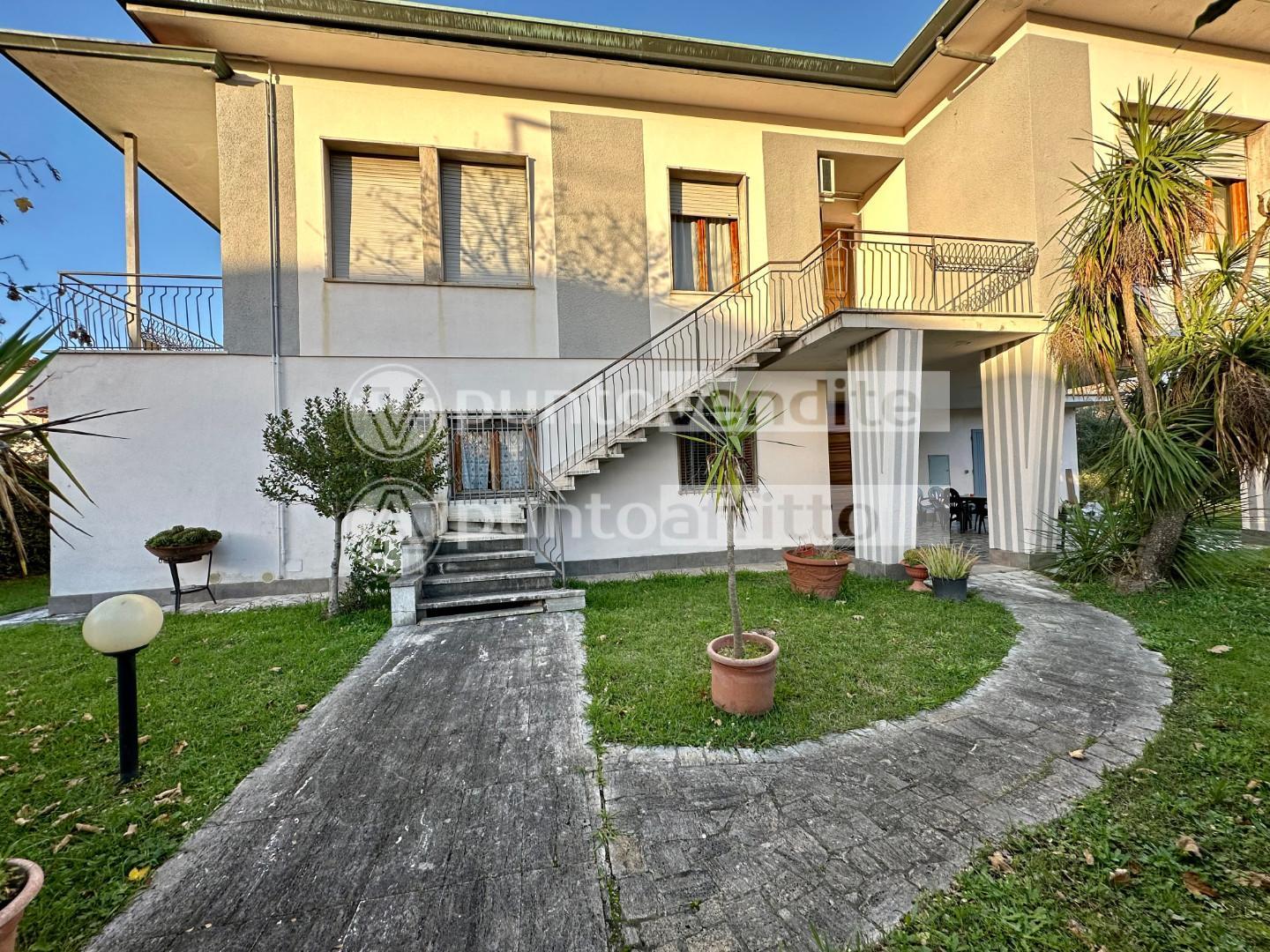 Villa con giardino, Lucca san concordio contrada