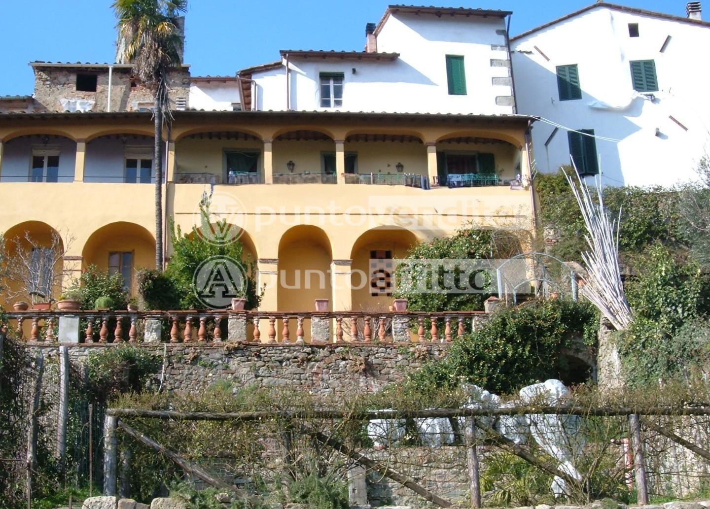 Casa indipendente con giardino, Pescia collodi