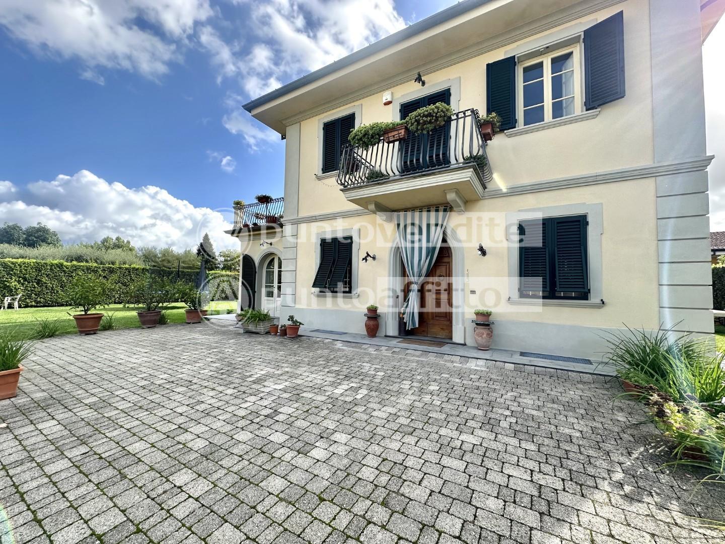 Villa con giardino, Capannori santa margherita