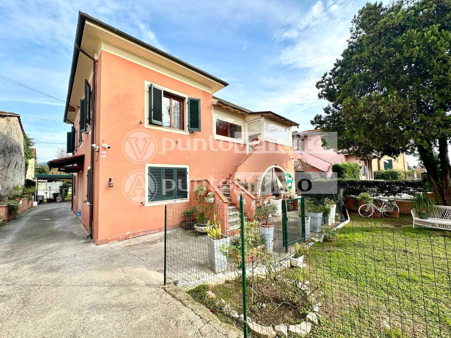 Villa Bifamiliare con giardino, Lucca san macario in piano