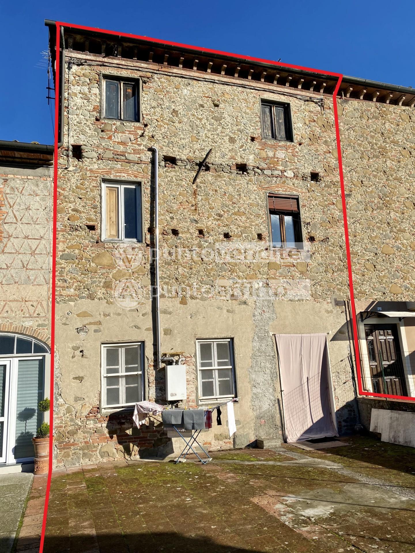 Casa indipendente con giardino, Capannori lammari