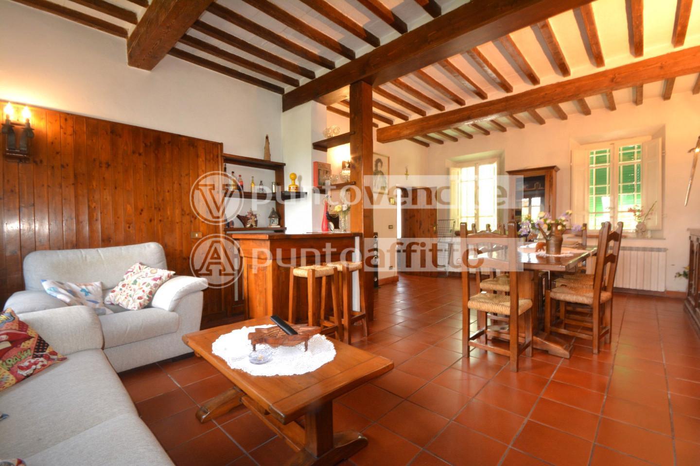 Villa Bifamiliare con giardino, Capannori verciano