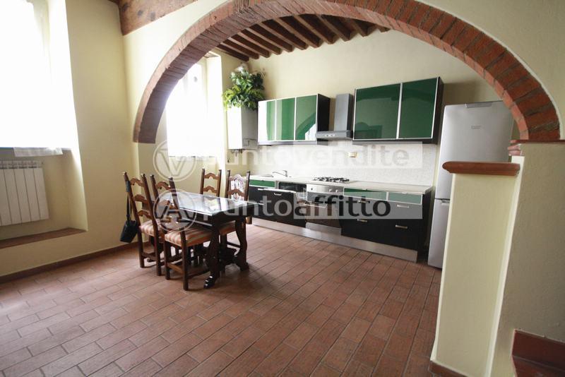 Trilocale arredato in affitto, Lucca centro storico