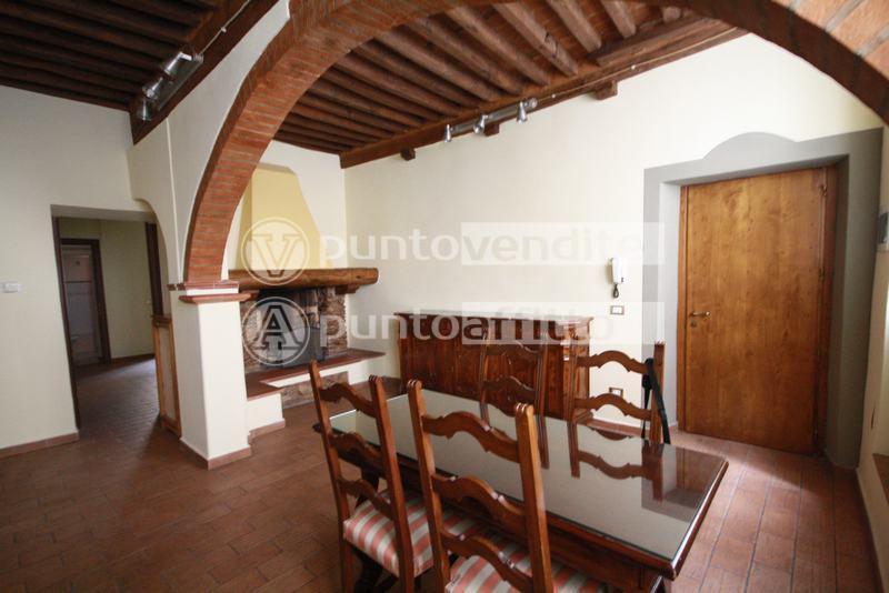 Trilocale arredato in affitto, Lucca centro storico