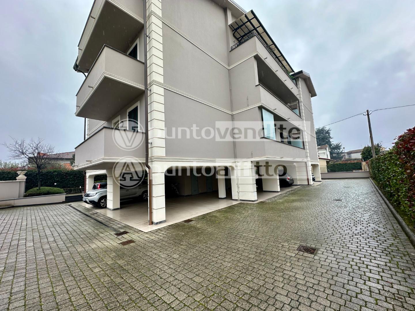 Quadrilocale con terrazzi, Lucca arancio