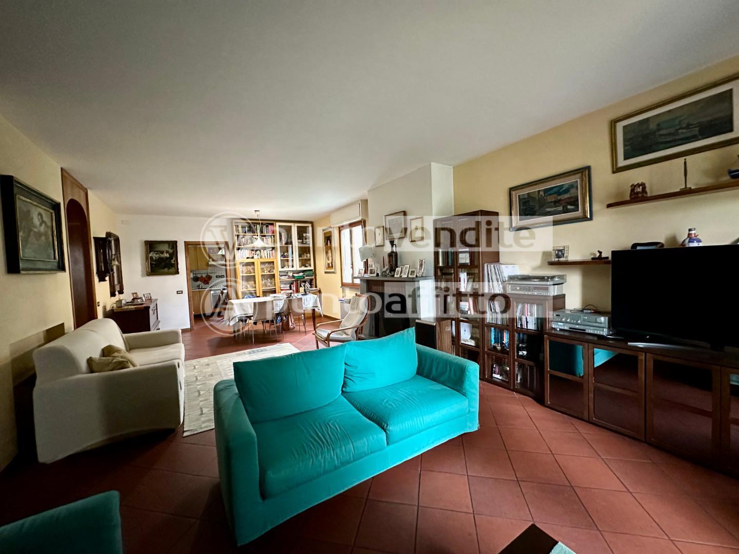 Villa Bifamiliare con giardino, Lucca san marco