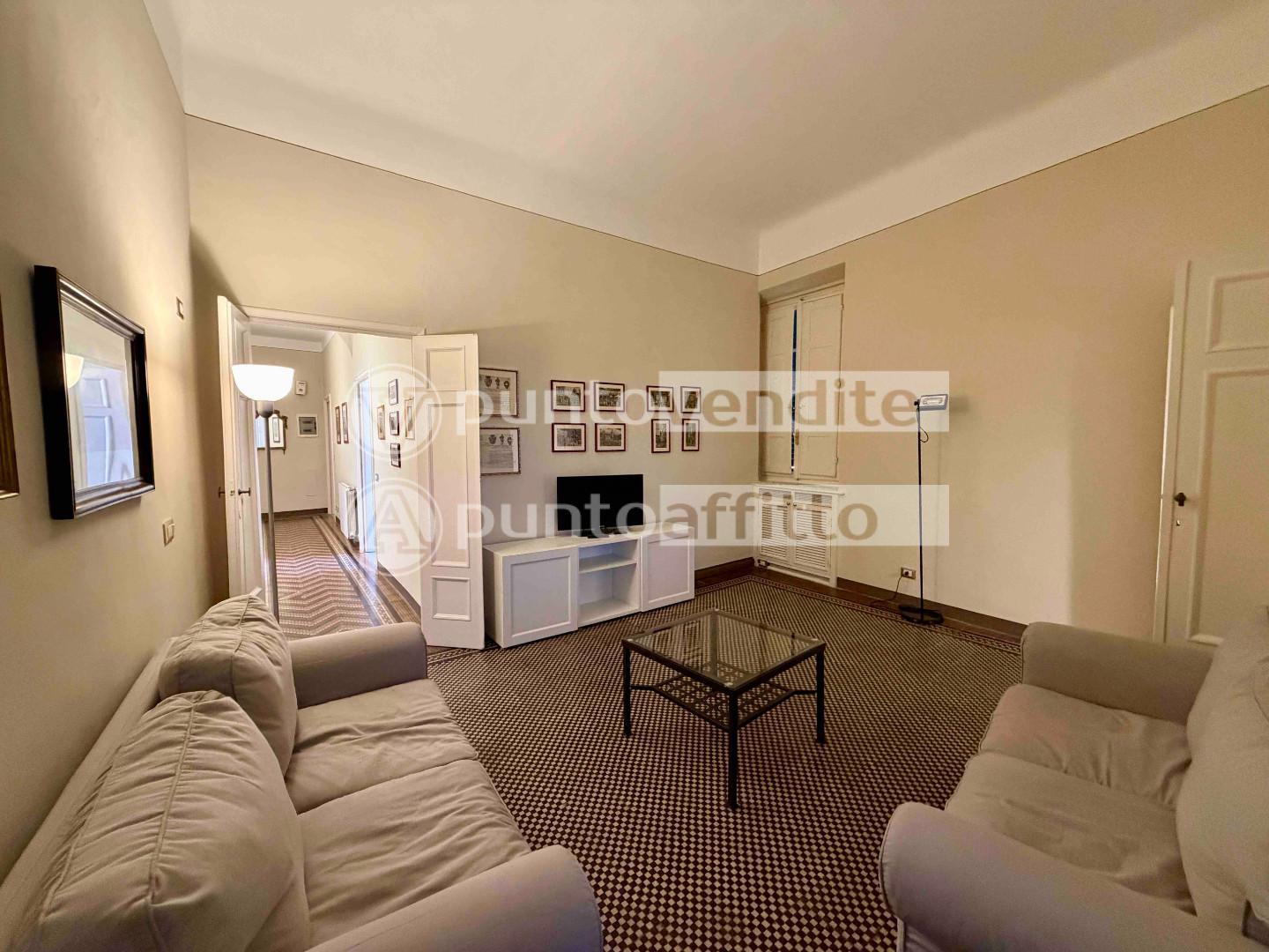 Appartamento arredato in affitto, Lucca centro storico