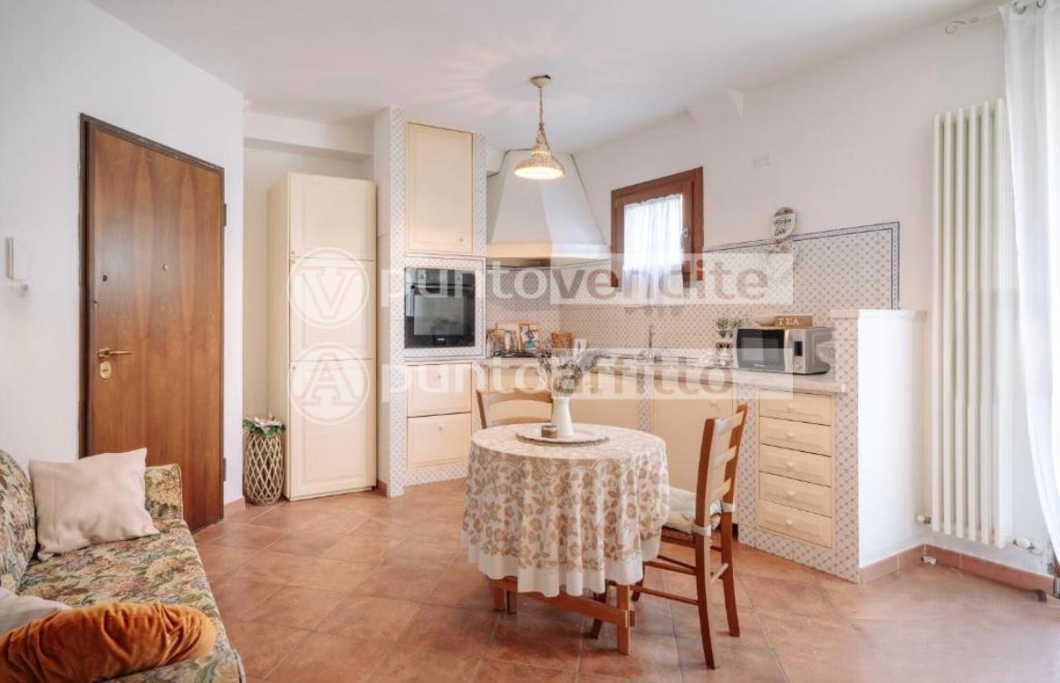 Bilocale arredato in affitto, Lucca borgo giannotti