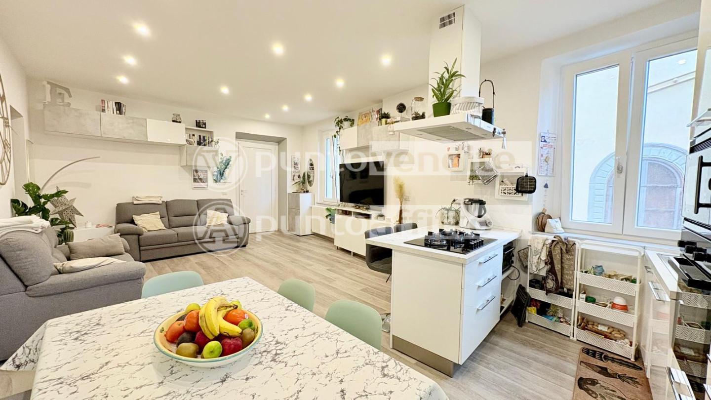 Appartamento con terrazzo, Lucca centro storico