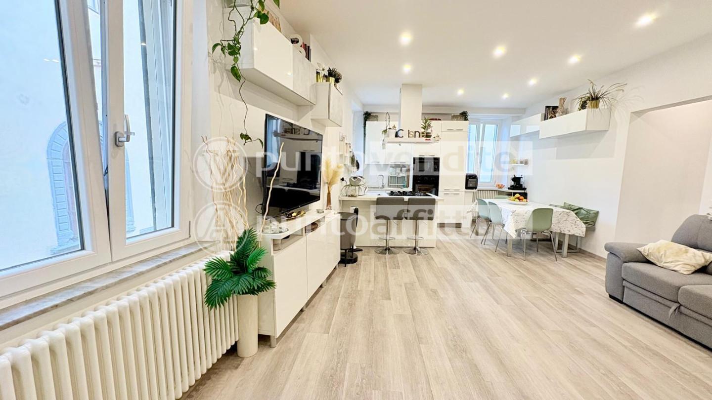 Appartamento con terrazzo, Lucca centro storico