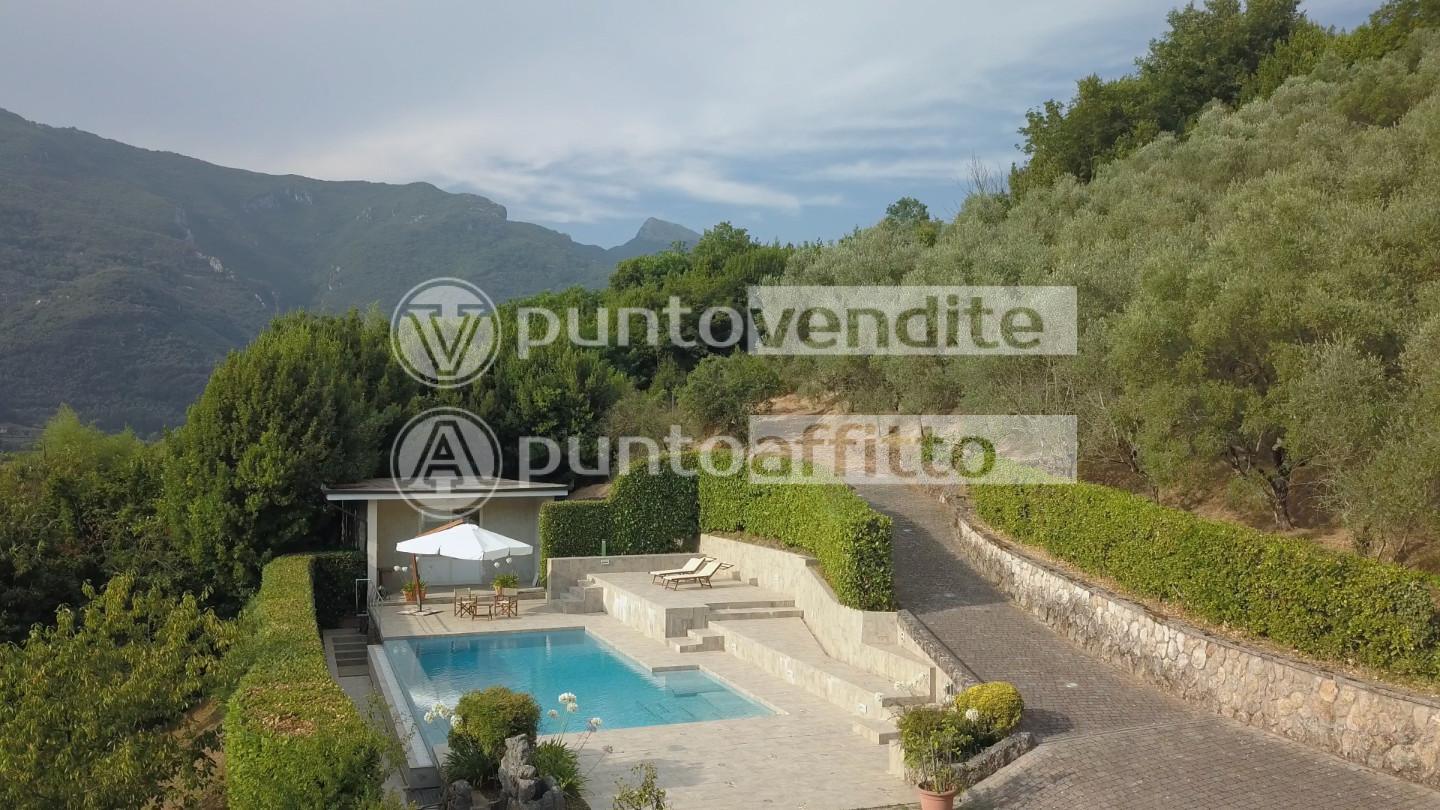 Villa con giardino a Camaiore