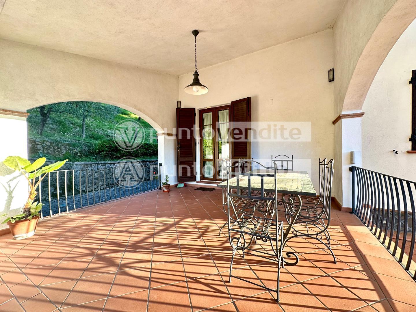 Villa con giardino a Camaiore