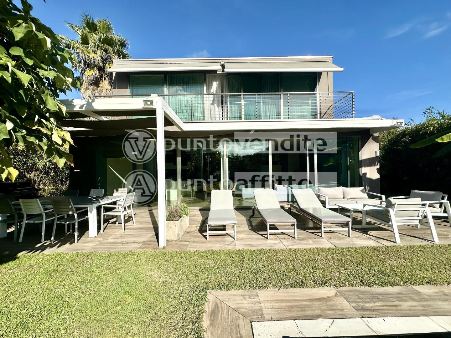 Villa con giardino, Lucca santissima annunziata