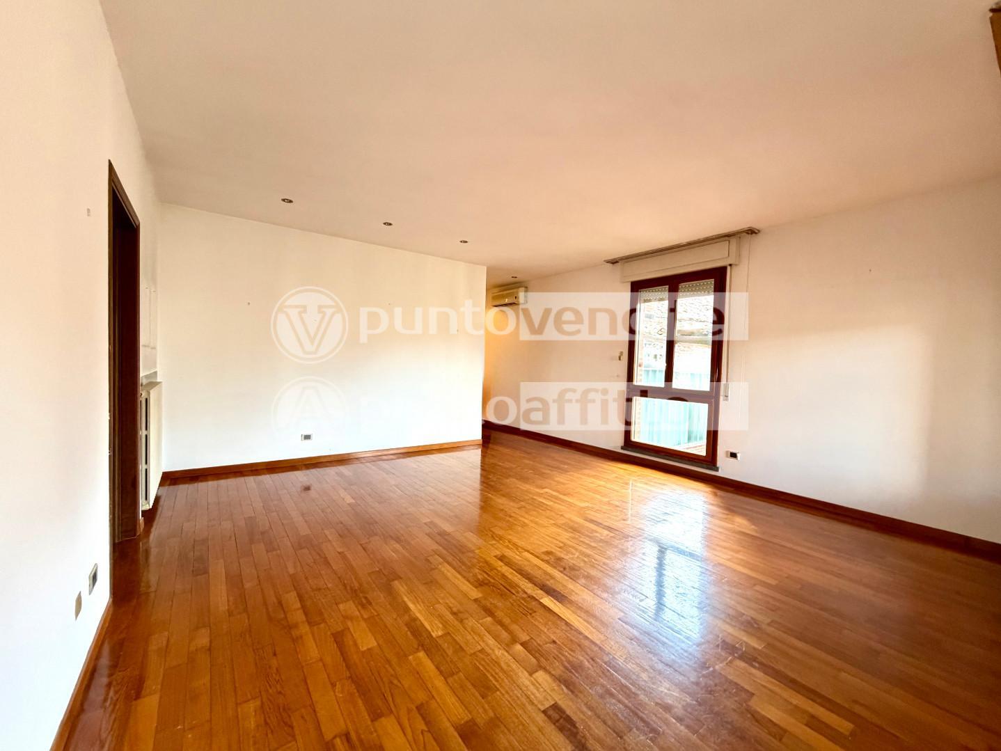 Appartamento con terrazzo, Lucca san marco