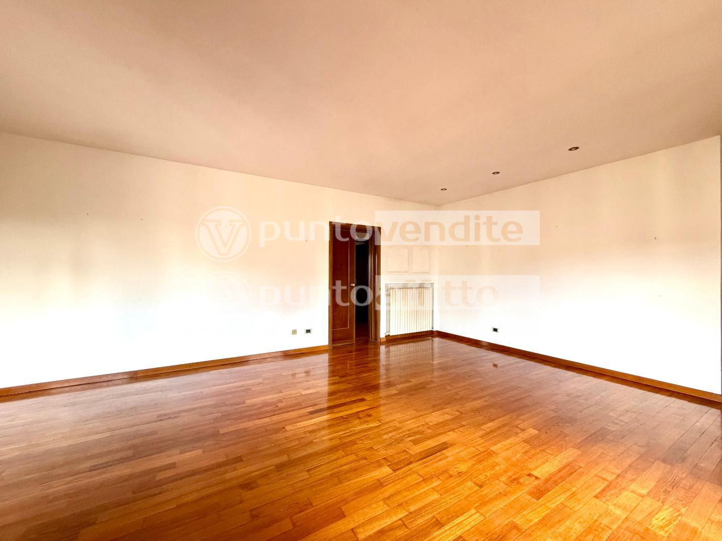 Appartamento con terrazzo, Lucca san marco