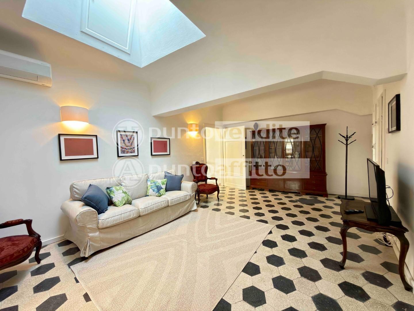 Appartamento arredato in affitto, Lucca centro storico