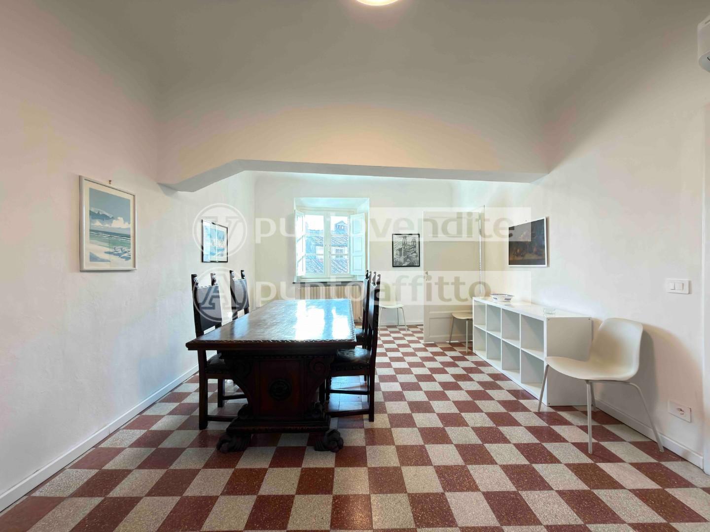 Appartamento arredato in affitto, Lucca centro storico